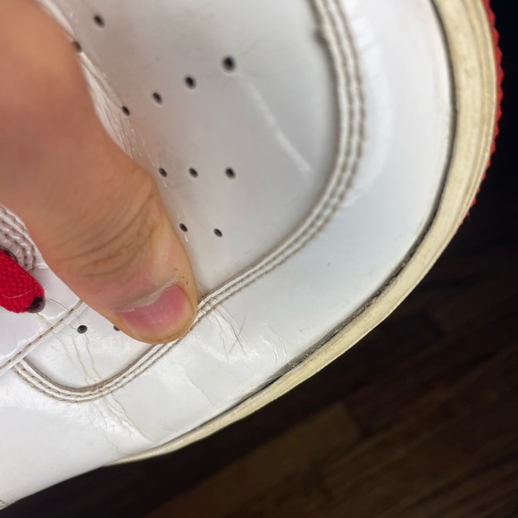 Nike Air Force 1 2010 White and Red - Picture 6 of 8